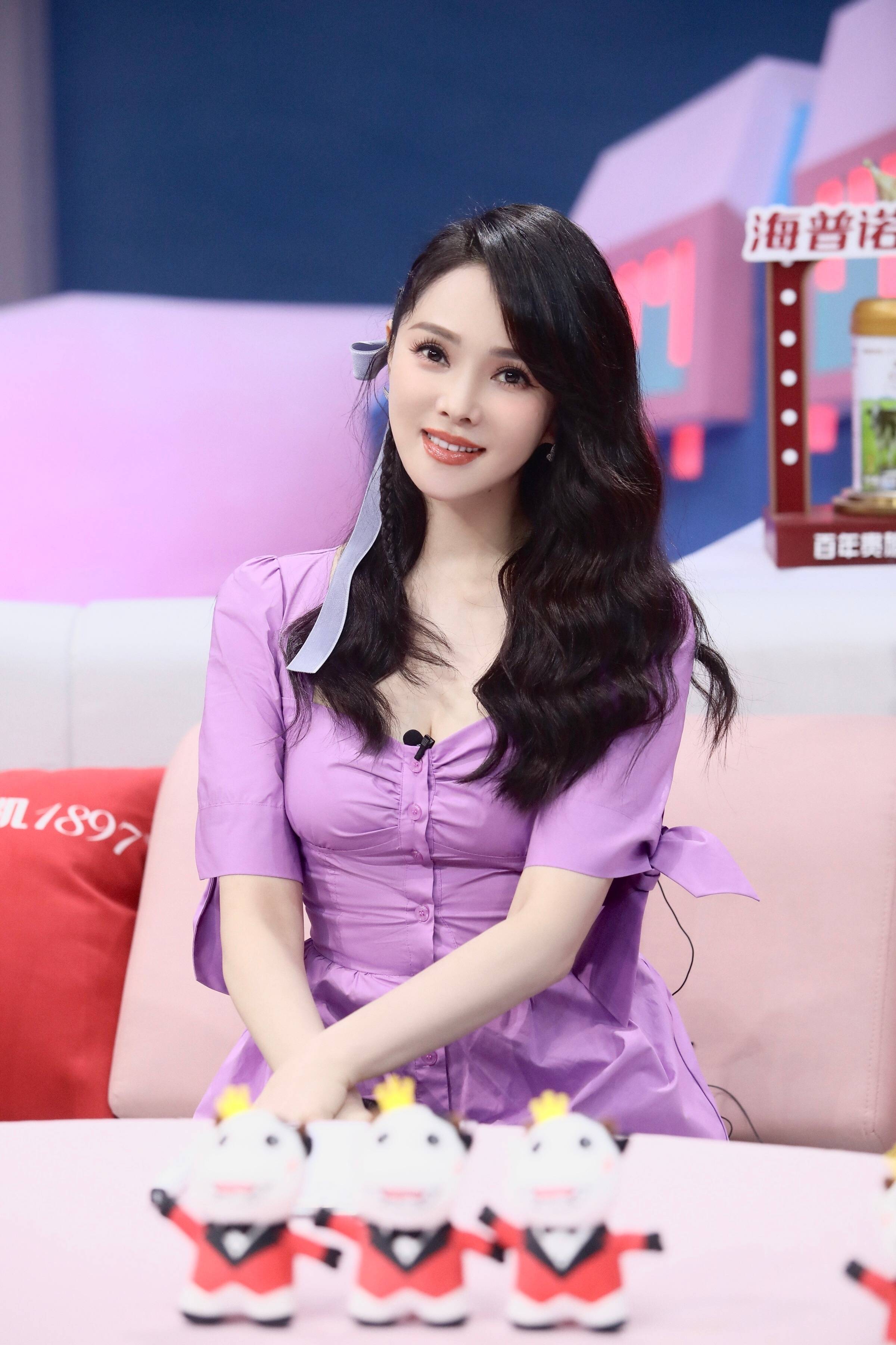伊能静带19岁儿子参加节目哈利浓眉戴耳钉提及前婆婆称呼疏离