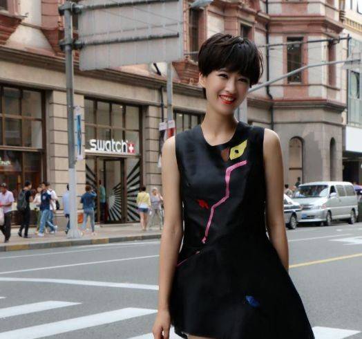 饰演小满,因为表现出色也是受到了大家的关注,还出演了《一仆二主》