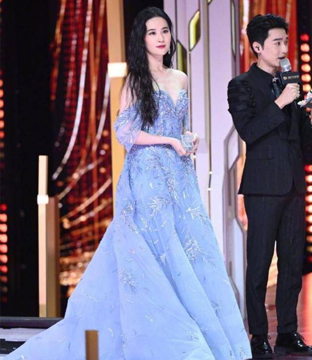 黑色|欢乐颂五美齐聚，几乎都穿露肩装，每个人都有自己美的特色