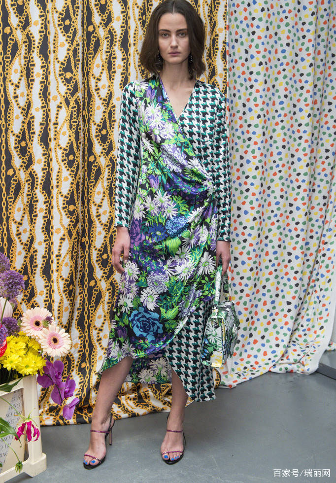 好点的连衣裙品牌 faa35f0e58a24d738972504736930ece.jpeg