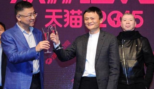 原创明星和马云合影冯小刚像保镖宋小宝卖萌成龙拿马云当小弟
