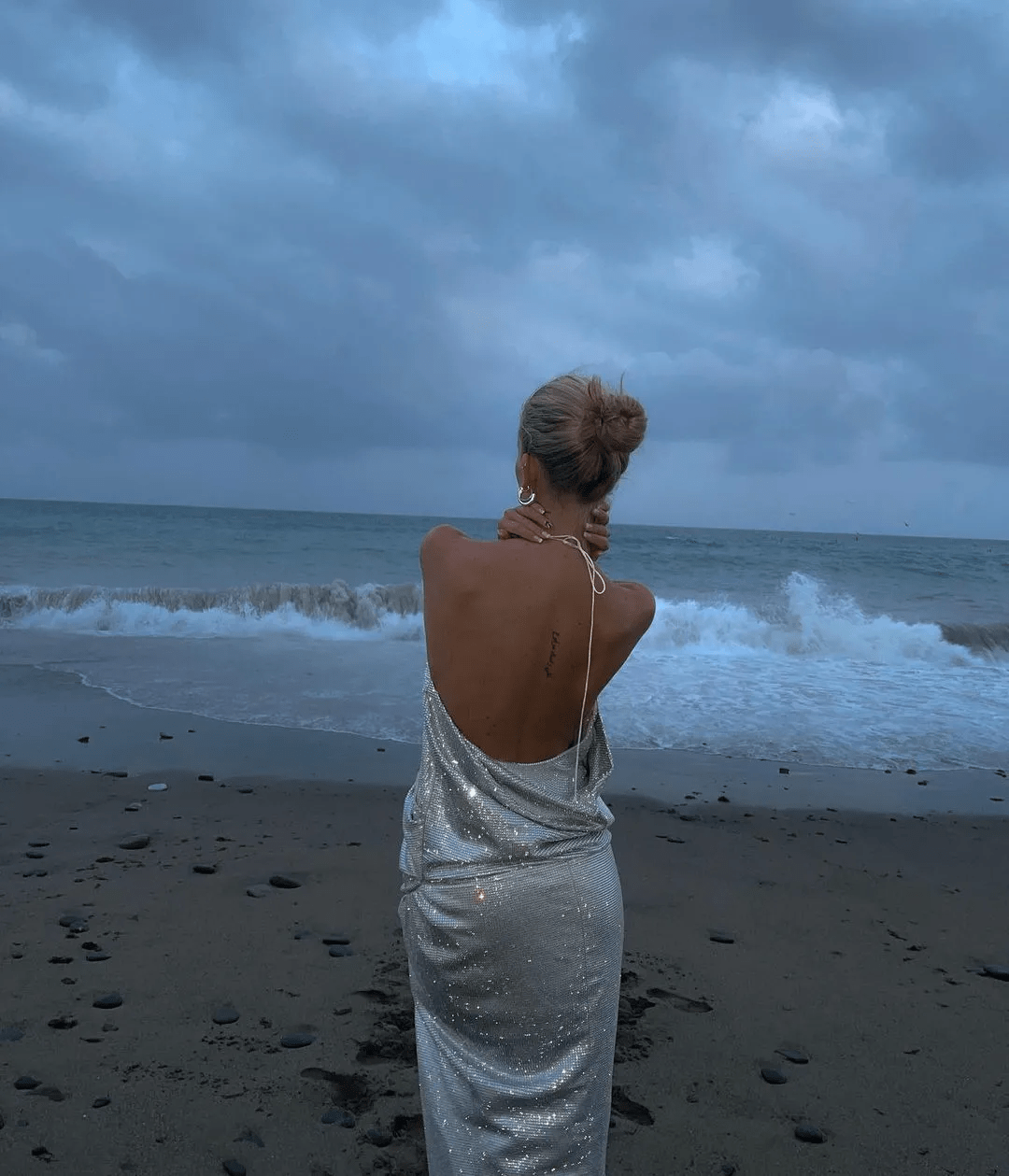 dress|钟楚曦的牛奶肌大美背也太迷人了，选对露背装你也可以成为背撩！