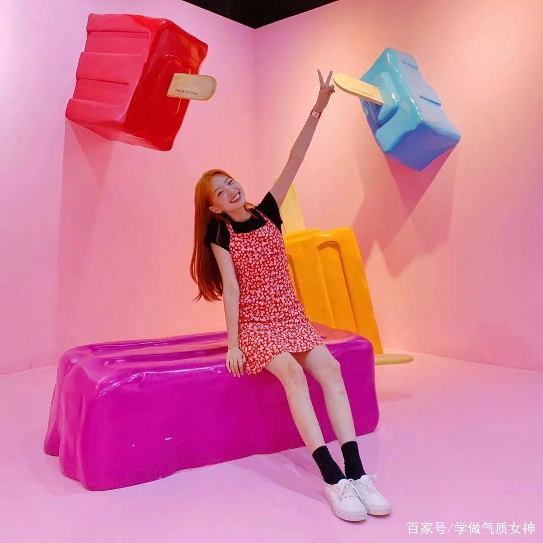 黑色|裙子里穿什么？现在这么穿才时髦！