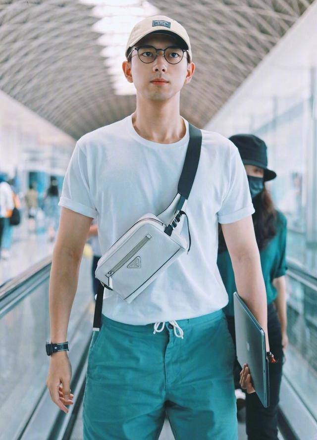 条纹|李现这几款帅气阳光穿搭，赶紧分享给男友