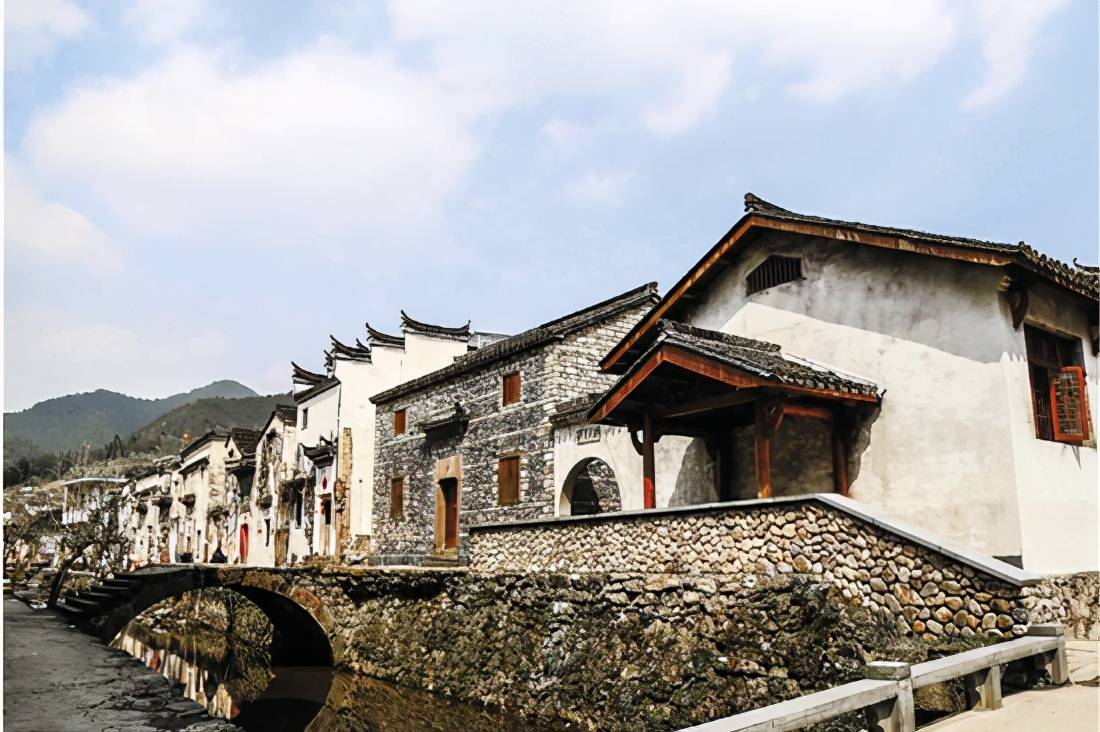 原创浙江名不见经传百年古村落拥有300幢古民居小桥流水雕梁画栋
