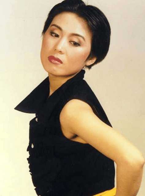 曾多次登上春晚, 貌美却不红, 姐弟恋嫁小15岁男友, 至今无子女_吴琼