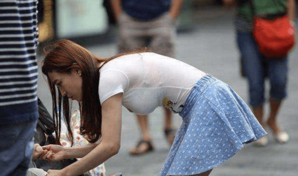 嘲讽|宝妈穿“短裙”接孩子，6岁儿子被同学嘲讽，网友：这也要管？