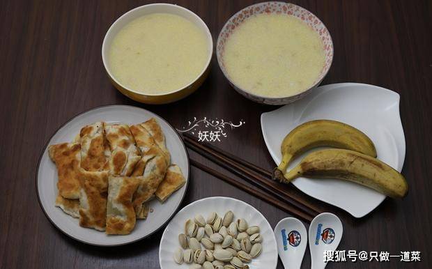 电饭煲|早起10分钟搞定小学生的早餐，有汤有菜有主食，一个星期不重样