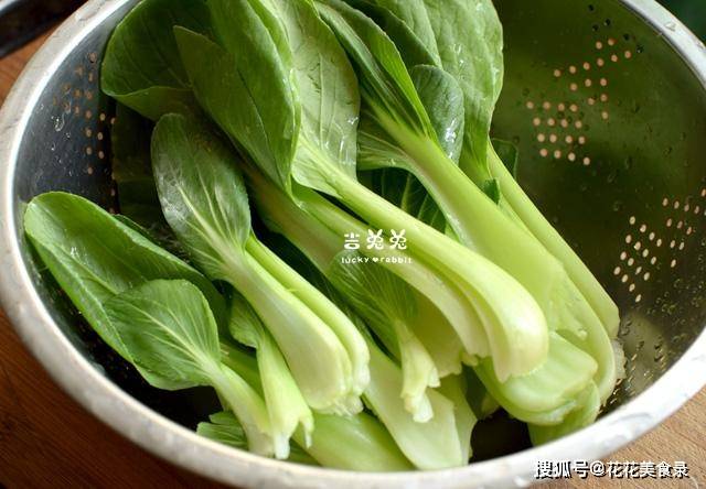 家乡|早餐还是吃点素菜,家乡特产炒小青菜,搭配白米粥,好吃还养胃