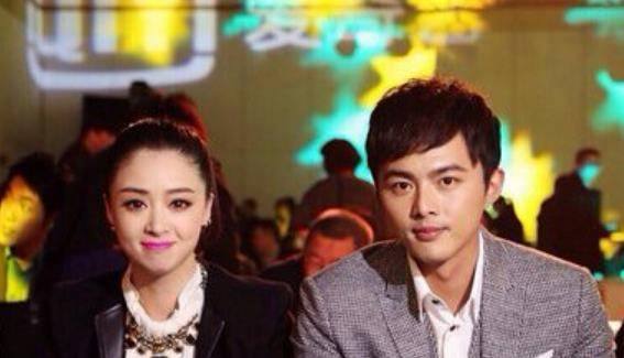 张佳宁|叶祖新和张佳宁恋爱后罕见同框，身穿同款卫衣挽手闲逛超甜蜜