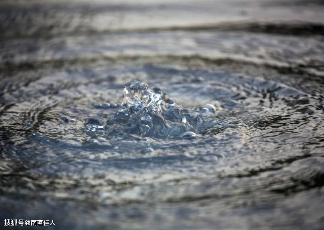 梦境的涟漪，解析梦见朋友被水淹死的深层含义与心理暗示