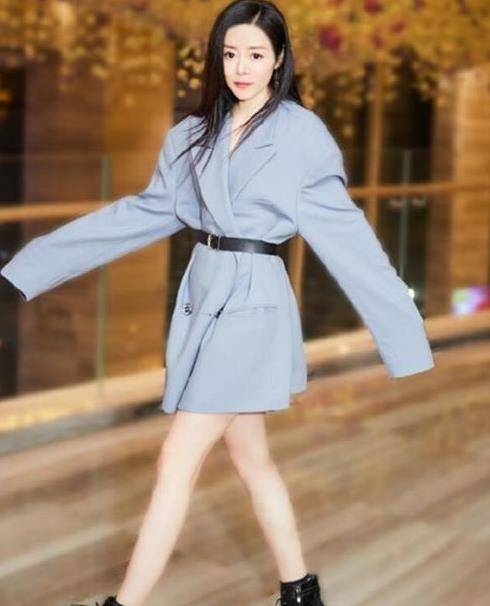 黑色|安又琪穿“项链鞋”登台热舞,鞋子设计惹全网热议:到底要怎么穿