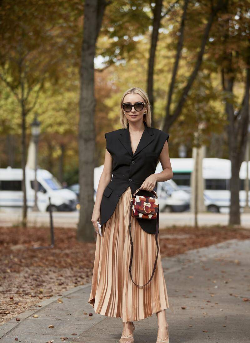 马甲|炎炎夏日嫌西装太热？那就把袖子“拆”了变西装马甲，时髦又个性