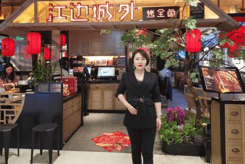 许曼丽就是这样一位爱岗敬业的女性.