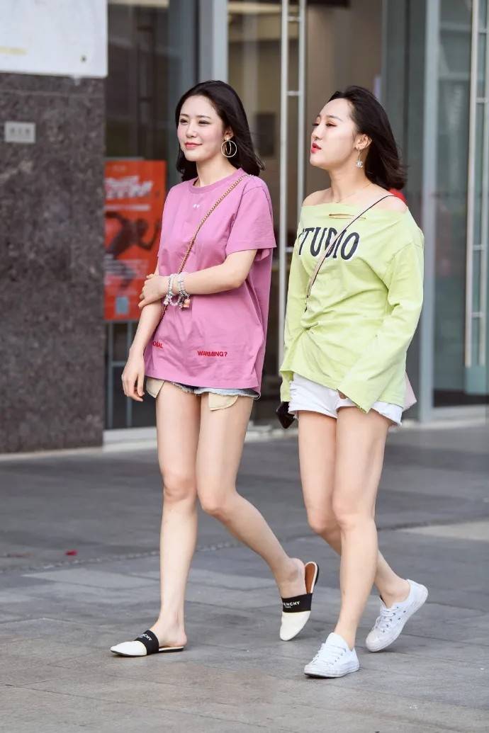 青春|基础款短袖T恤，搭配短款潮酷，漂亮可人又青春