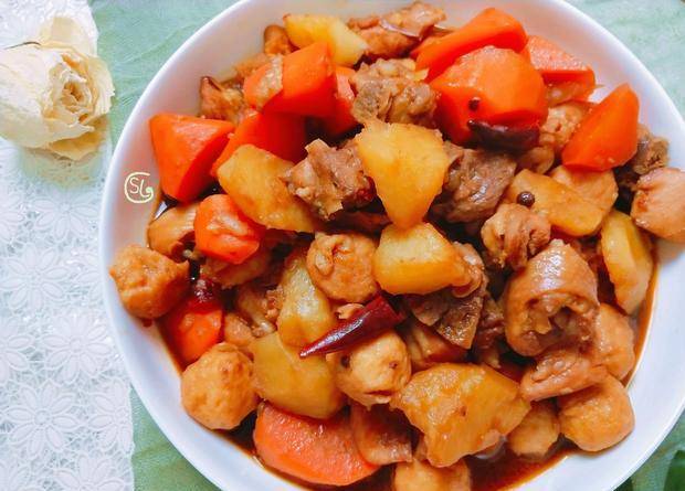 原创土豆炖鸡块美味又家常炖上一大锅全家人都爱吃好吃解馋