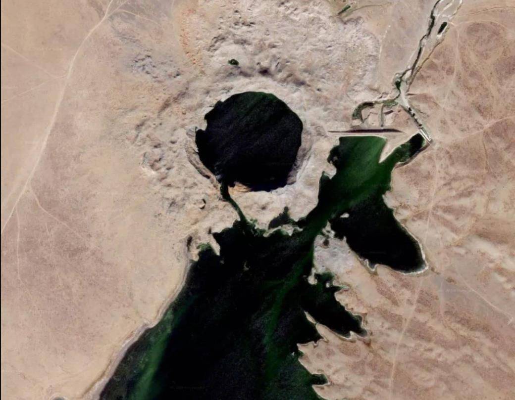 苏联用氢弹炸出巨型水库不怕核污染部长跳进去游泳活到93岁