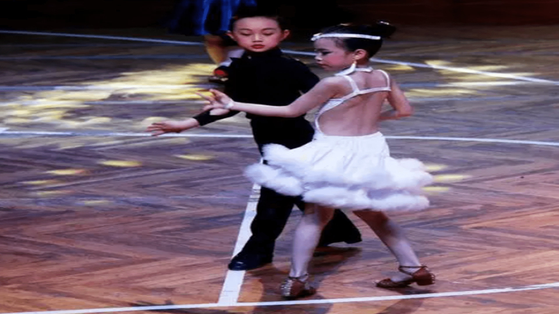 原创
            拉丁舞导致半月板损伤？上海9岁孩子撕裂，因跳拉丁舞
                
                 