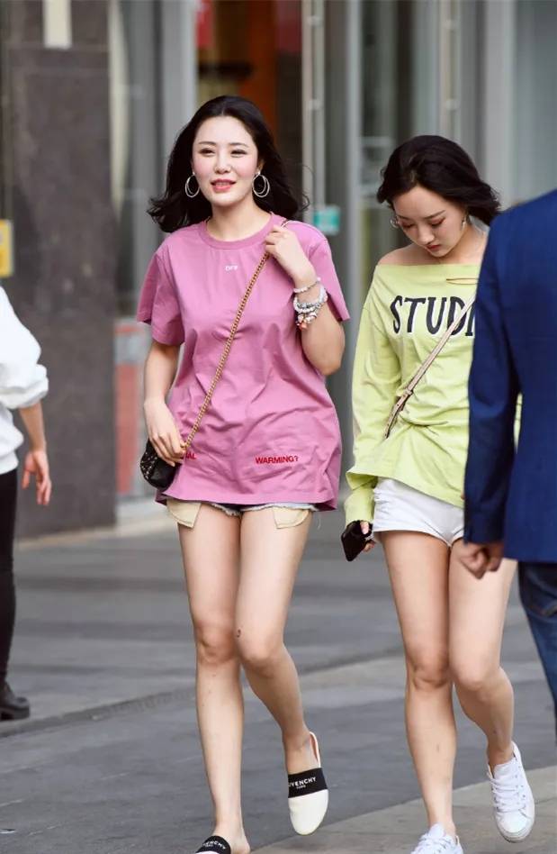 青春|基础款短袖T恤，搭配短款潮酷，漂亮可人又青春