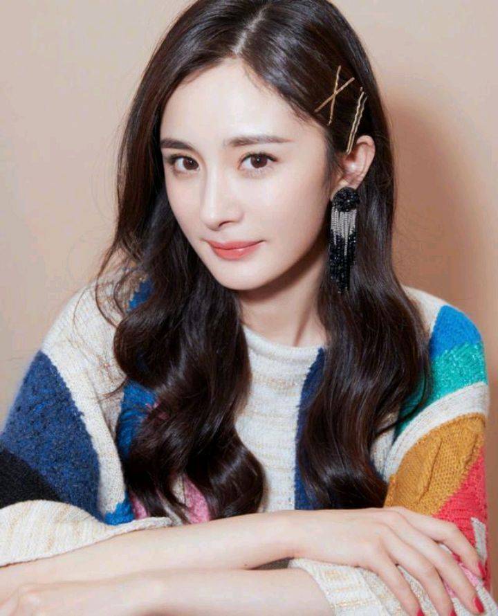 弧度|一条“浴巾”都能美出新高度，也难怪杨幂这么红了