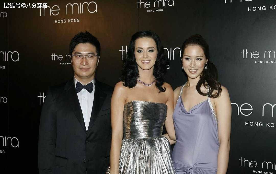 美眉|徐子淇又“秀身材”，丁香色挂脖裙高级洋气，褶皱点缀反而拉气质