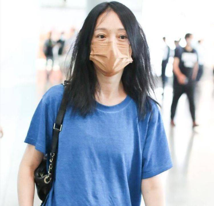 形象|四十七岁的周迅不在乎形象 素颜的出现 暴露了眼袋