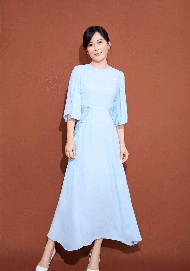 面料|这才是50岁女人该有的打扮，拒绝“扮嫩”，简单高级的气质更美