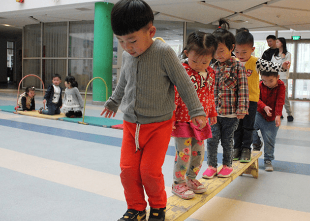 同学|幼儿园发孩子午睡照，家长看完直发火，是妈妈矫情还是幼师失职