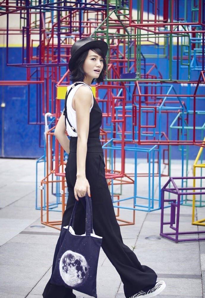 朱丹|朱丹瘦的时候也挺时髦,穿连体裤盖住“脚后跟儿”,腿又显长一截