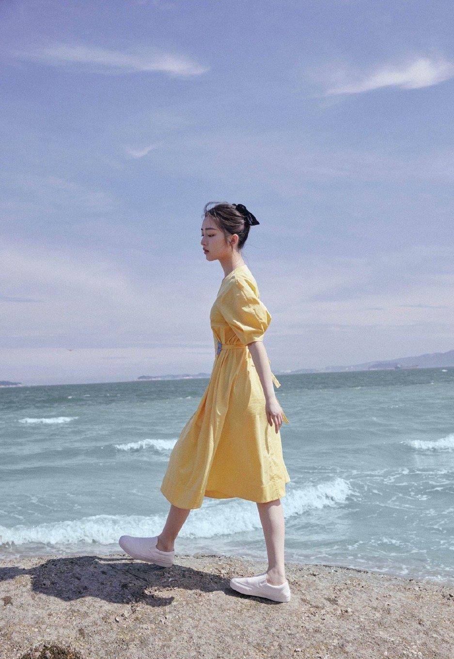 元素|长了“早熟”脸的邓恩熙，虽然穿着甜美小单裙，16岁却很高级气质