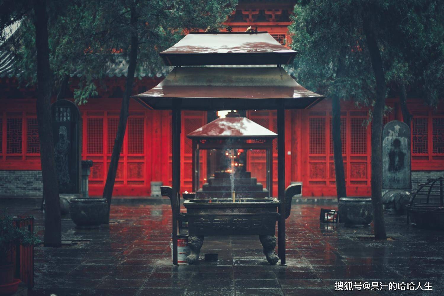 西安卧龙寺, 远离了纷繁朦胧 , 没有雾霾只有虔诚宁静