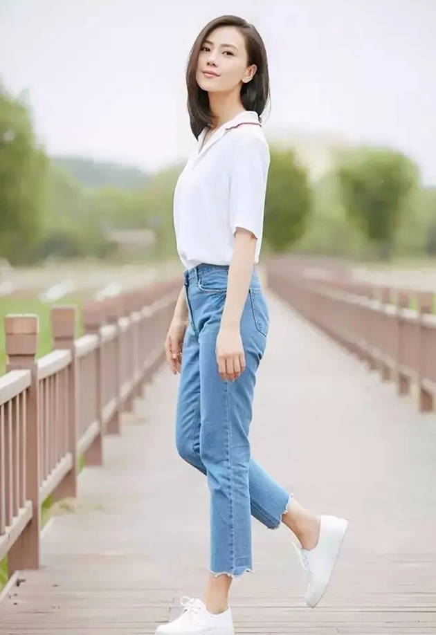 时节|盛夏时节，不喜裙子就爱九分裤，用一双小白鞋来演绎你的美