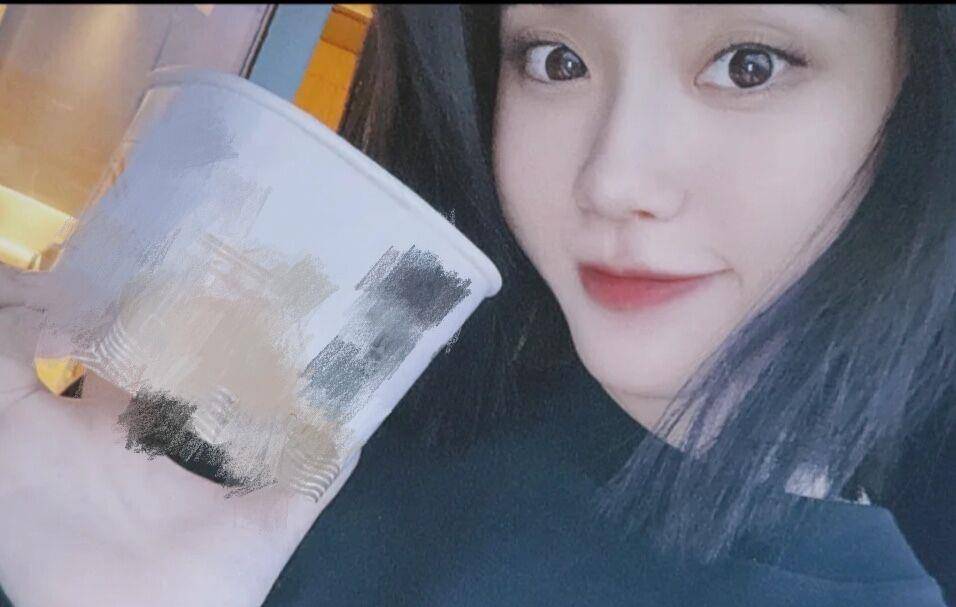 何猷君|奚梦瑶晒剪短发孕期自拍照片，对镜美食加餐胃口好。路人：厉害