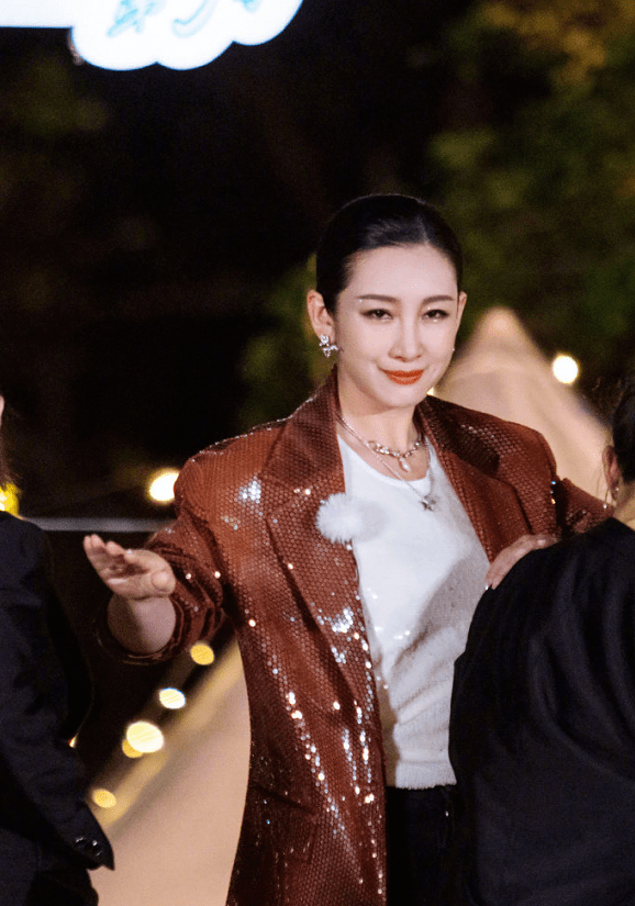 林峯|张馨月穿婚纱表白林峯，林峯承诺两年内办婚礼，吴宣仪被迫当花童