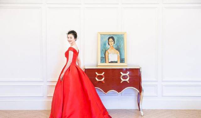 原配|沈腾原配老婆是美女，多肉身材穿热情红裙，露背设计一转身好养眼