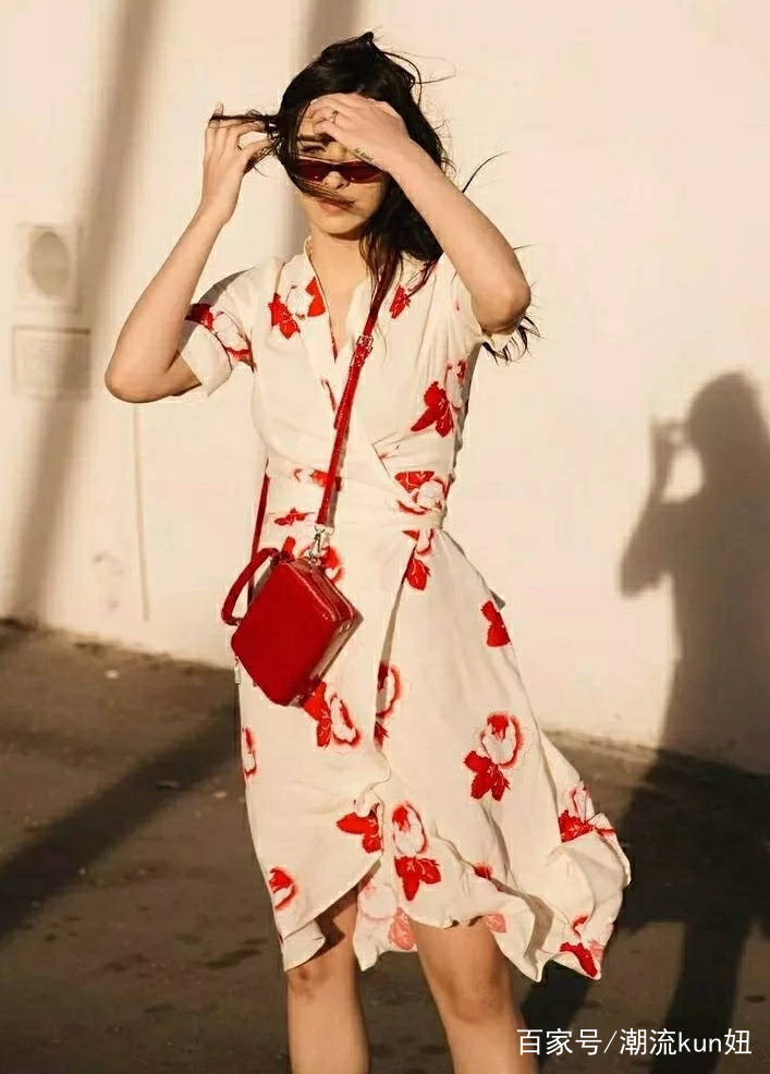 大气|女人要想优雅大气，这4款连衣裙，让你美一整个夏天，赶紧get