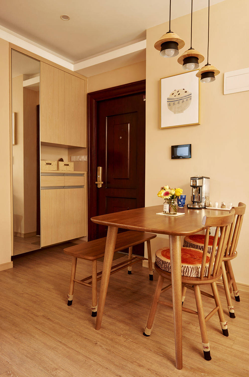 一进门摆放的桌子 3c8657fe389847b1aab154df74ab5e4e.jpeg