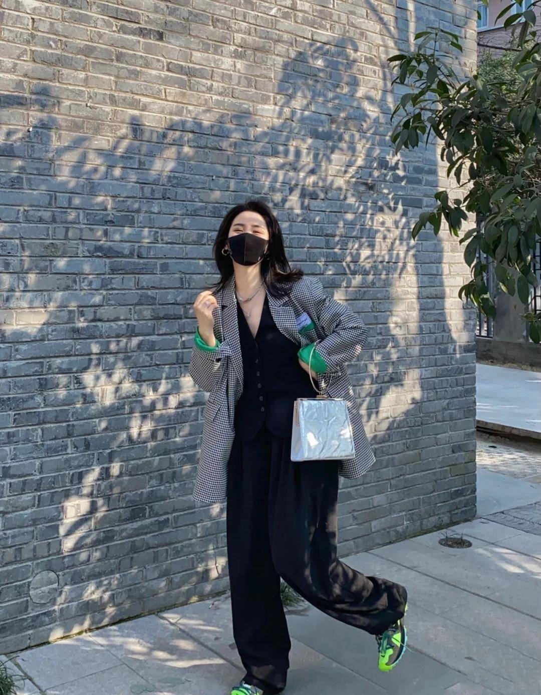因为|微胖女生别再穿小脚裤了，这四条“裤子”正当红，遮肉显瘦又百搭