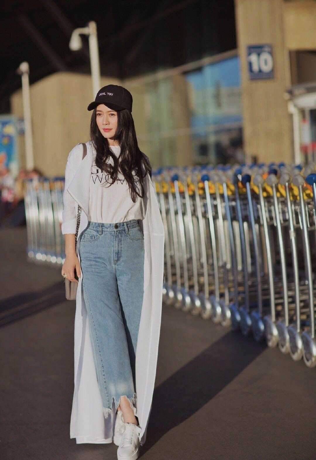 性感美|田海蓉美到了国外，穿一身“木耳裙”优雅高级，太给中国女星长脸