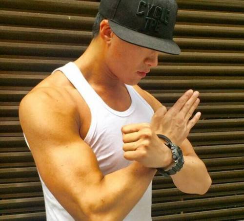 怎么快速减脂男 5ea2cba626e743a9bf29e35b94212d75.jpeg