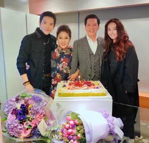 向太|向华强72岁生日会大咖云集，打扮帅气显年轻，干儿子萧敬腾超贴心