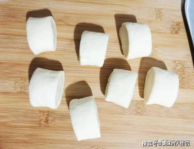 做法|早餐冷馒头换一种方式吃特别香,奶香烤馒头的做法