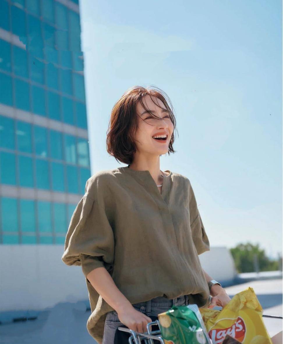 黑色|微胖的中年女人有救了，高段位的“减肉穿搭”，每个技巧都有用