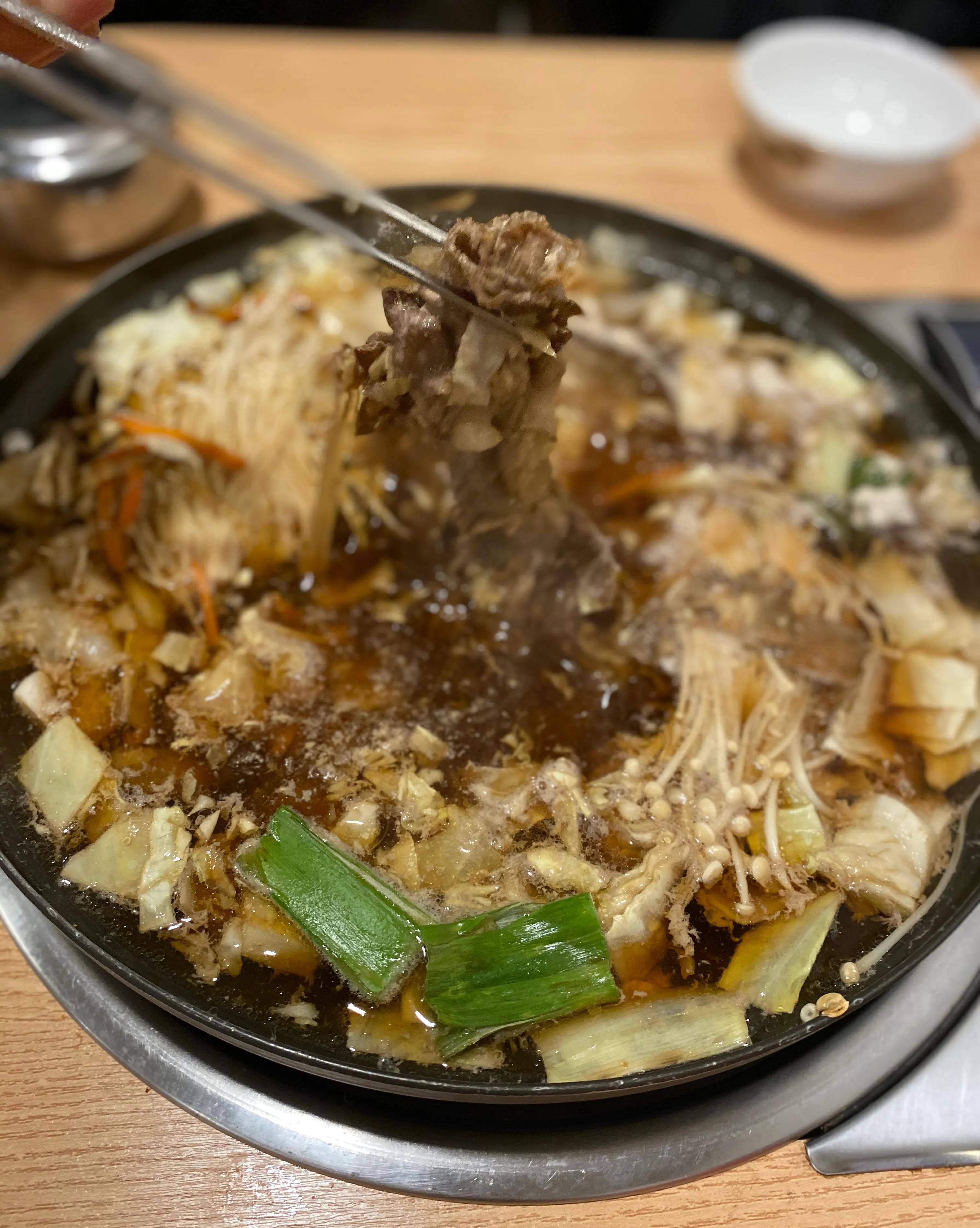 韩国游安排的团体餐和自助餐，自由行点餐和首尔明洞步行街头小吃