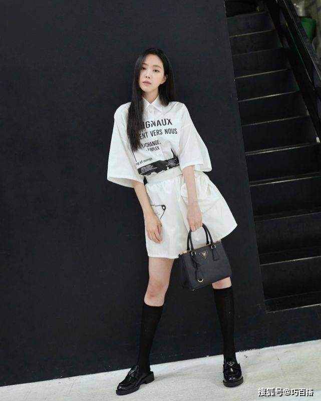 身材|孙娜恩衣品太牛了，温柔碎花、帅气工装轻熟吊带，随便一款都好看