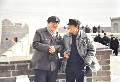 他是侯宝林的徒弟,表演相声以火爆见长,舞台效果甚至超过马季_康达夫