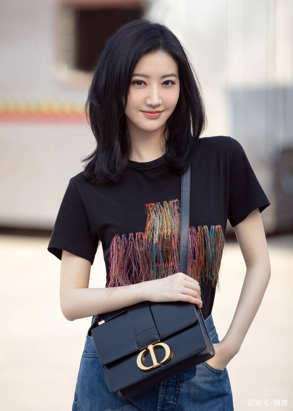 景甜|被景甜美到了,半扎马尾,穿T恤+短裤,美回18岁,分手状态依然好