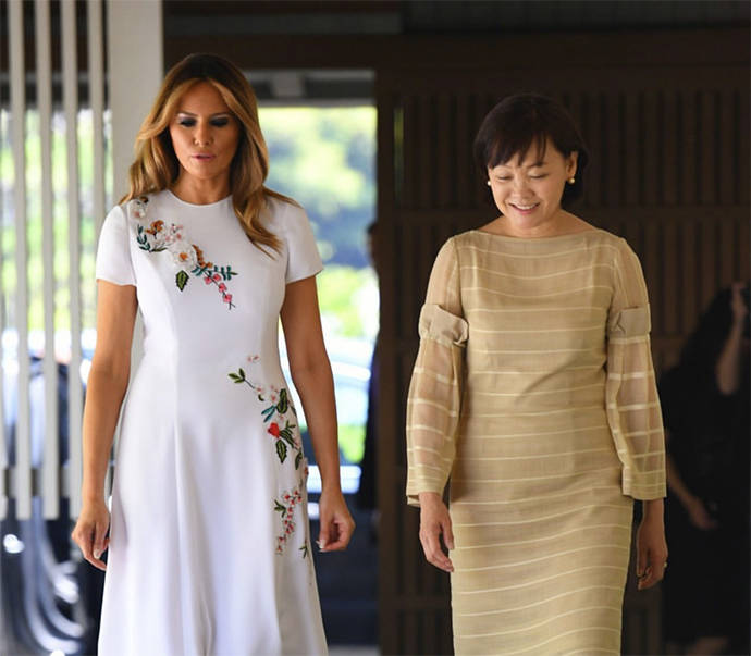 刺绣|梅拉尼娅访日3赢日本第一夫人，换2万7刺绣裙，连雅子皇后也不敌