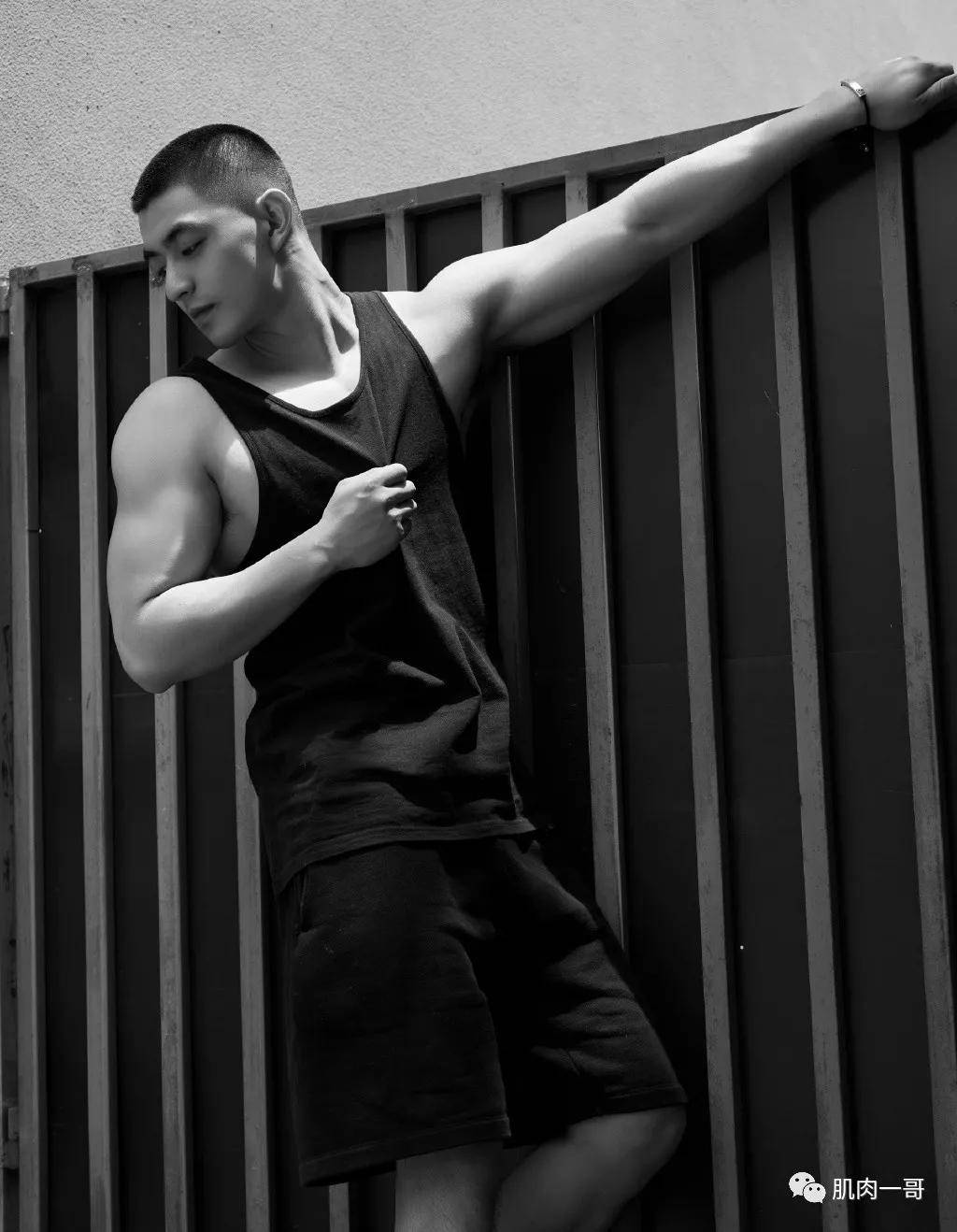 180cm成都筋肉小钢炮走红网友都馋他的身子