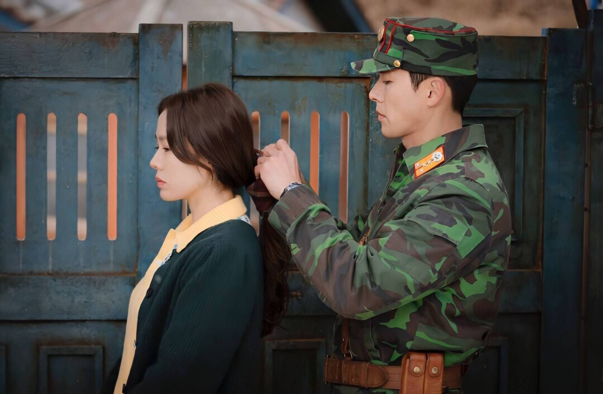 看点|《爱的迫降》看点太多，除了跨国恋情，孙艺珍的穿搭，更是教科书